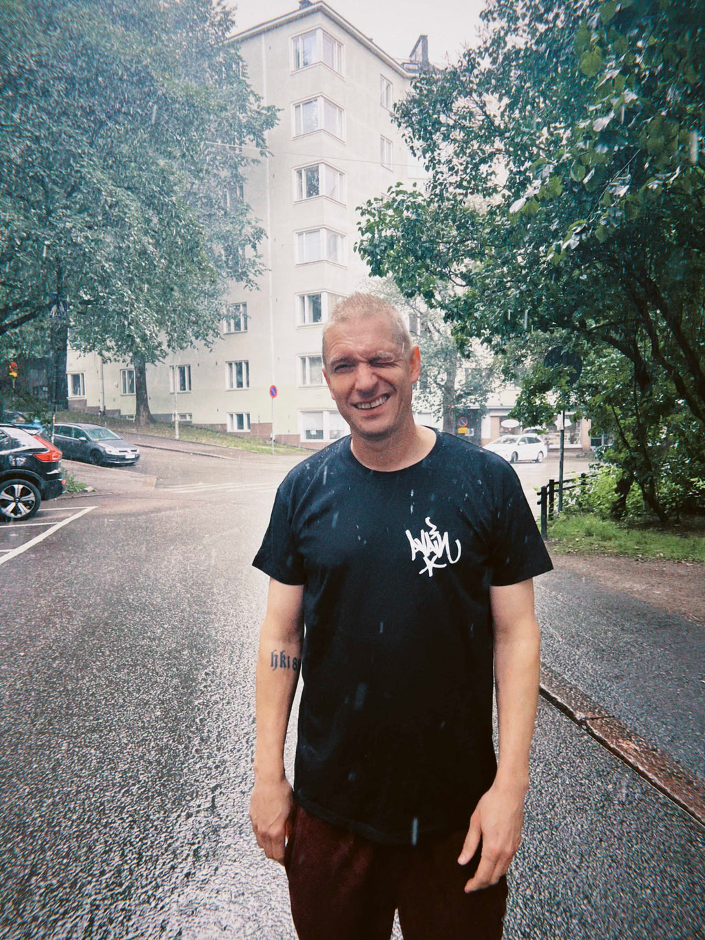 Punainen Tiili T-Paita Musta